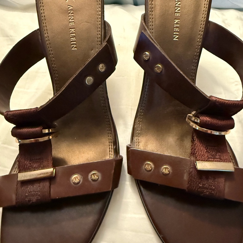 excellent condition slide on sandal heels